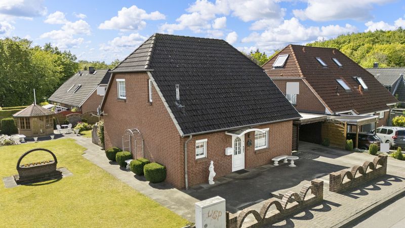 Familienfreundliches Eigenheim auf großzügigem Eckgrundstück